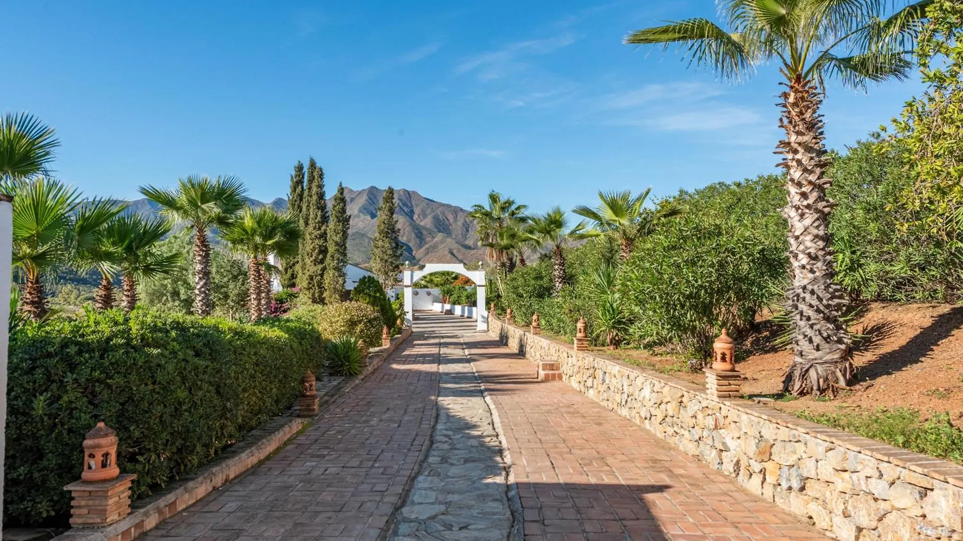 Gorgeous Spanish Chalet, Pool And Views Malaga Chalet