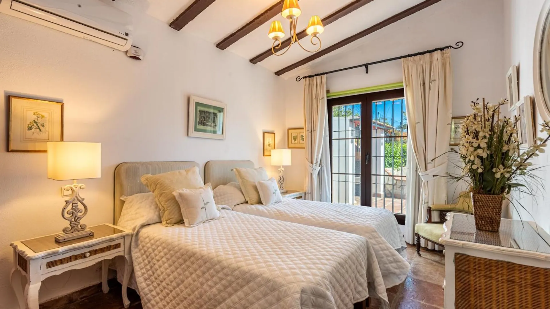Gorgeous Spanish Chalet, Pool And Views Malaga